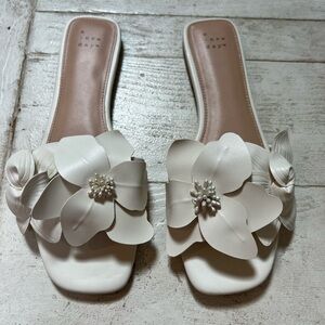 A New Day Women's White Floral Slide Sandals